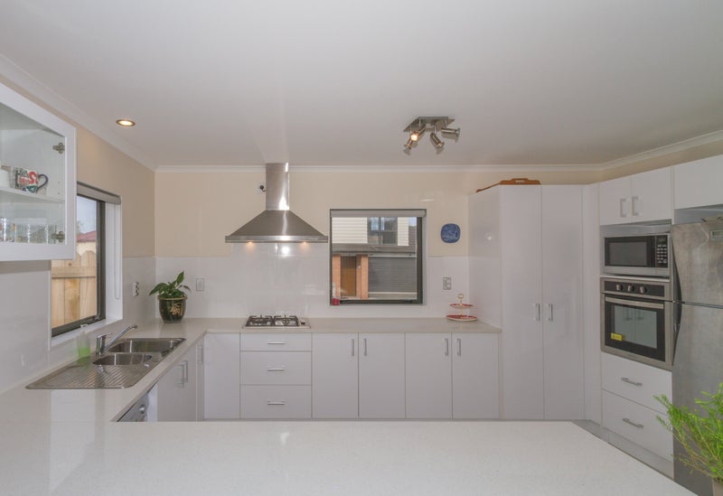 9 Millcroft Lane, Ranui, Auckland - Carousel 2
