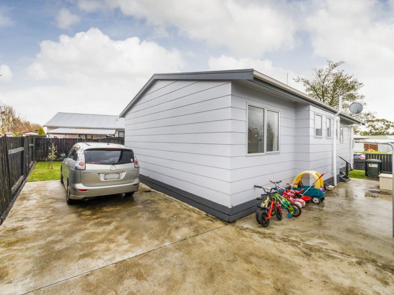 82 Hillcrest Drive, Kelvin Grove, Palmerston North - Carousel 2