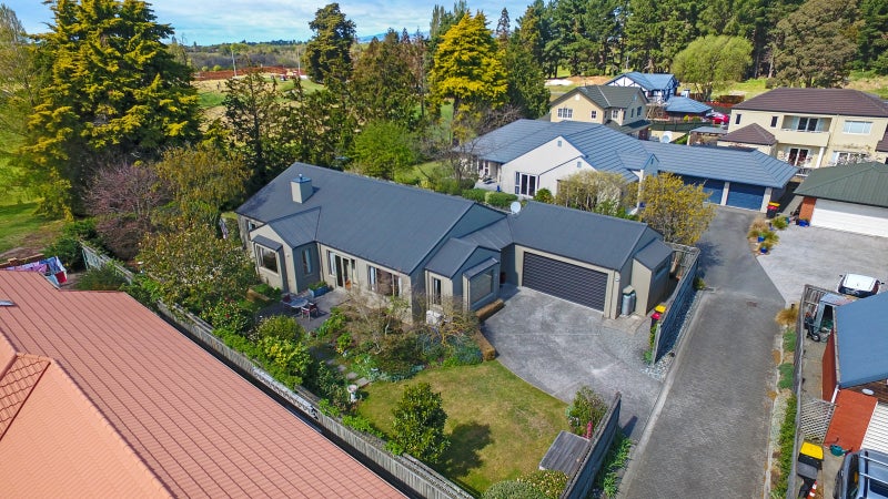 9 Oakmont Green, Shirley, Christchurch - Carousel 1