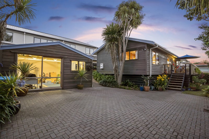 2/10 Renfrew Avenue, Sandringham, Auckland - Carousel 1