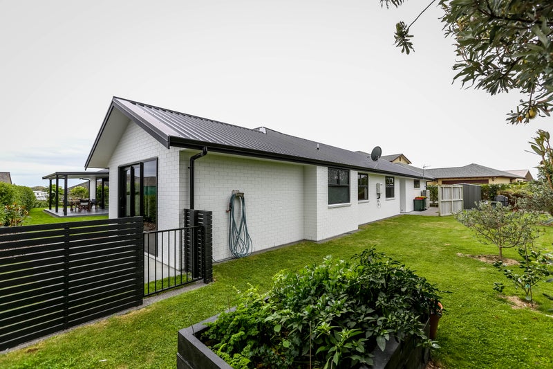 8A Sampson Avenue, Waiwhakaiho, New Plymouth - Carousel 20