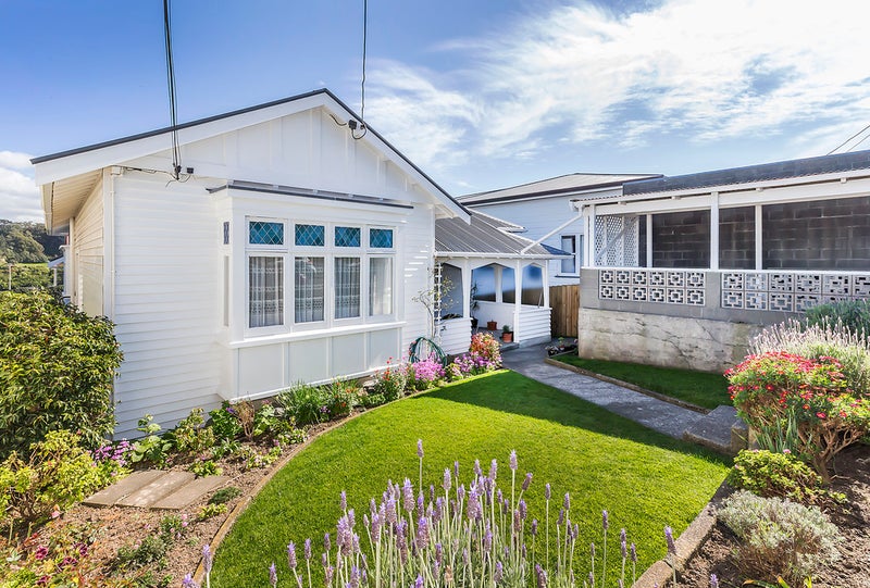 36 Overtoun Terrace, Hataitai, Wellington - Carousel 1