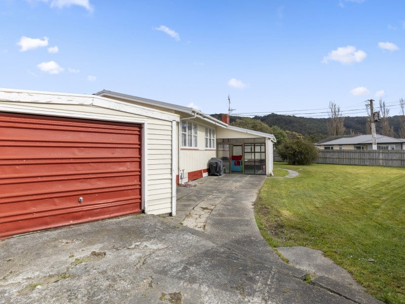 8 Rimu Street, Wainuiomata, Lower Hutt - Carousel 18