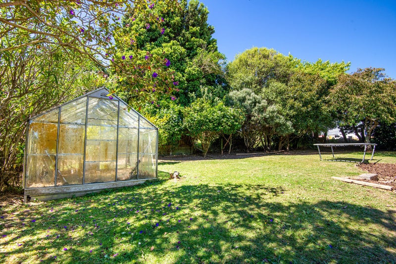 92 Castor Crescent, Cannons Creek, Porirua - Carousel 2