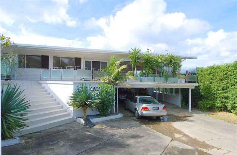 2/30 Thatcher Street, Mission Bay, Auckland - Carousel 1