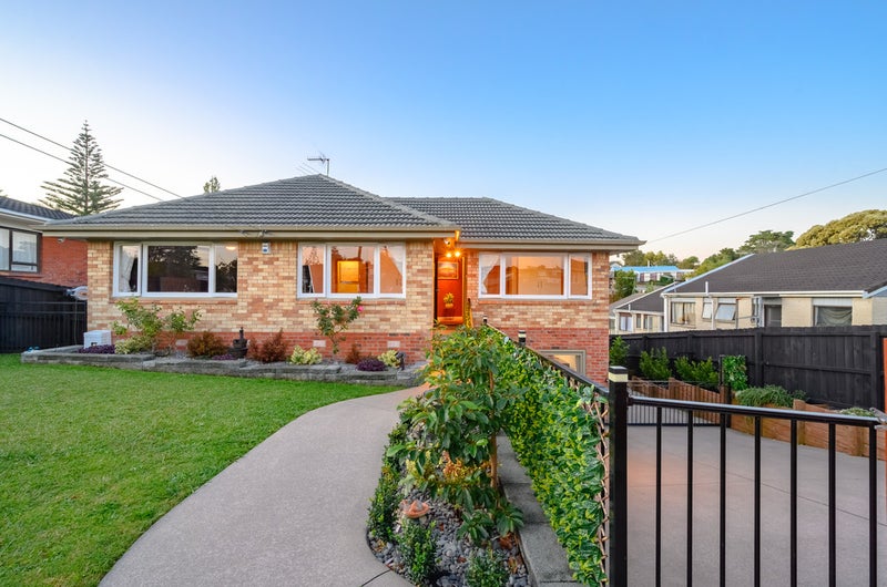 24 Angelo Avenue, Howick, Auckland - Carousel 1