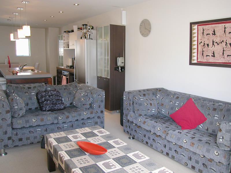 18/21 Hunters Park Drive, Three Kings, Auckland - Carousel 2