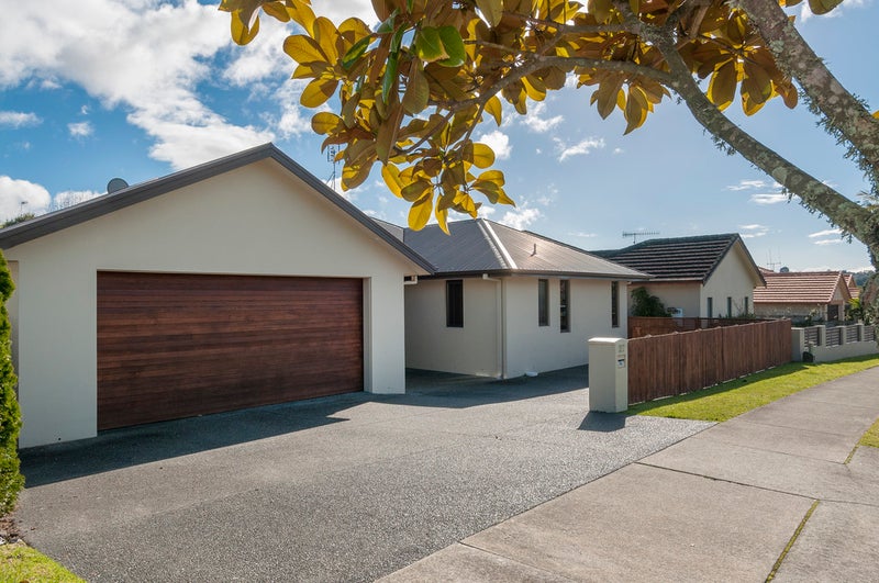 217 Castlewold Drive, Bethlehem, Tauranga - Carousel 2