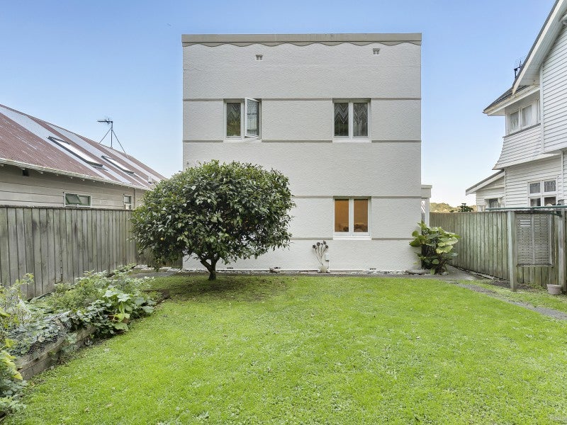 3/7 Maurice Terrace, Te Aro, Wellington - Carousel 1