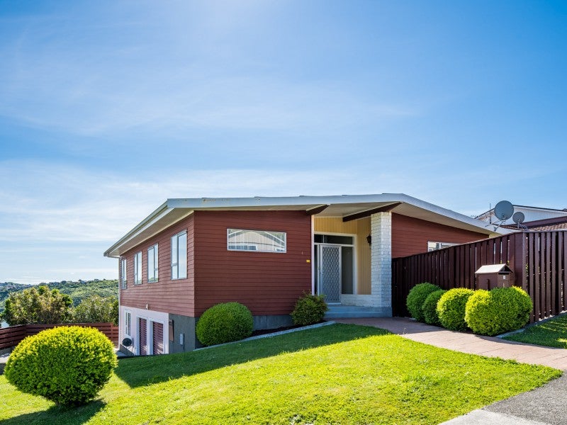 1 Eskdale Road, Papakowhai, Porirua - Carousel 1