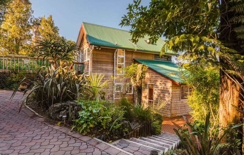 731 Scenic Drive, Henderson Valley, Auckland - Carousel 2