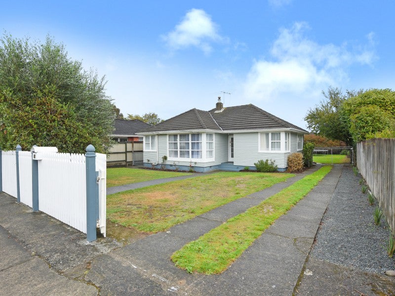 13 Argyle Grove, Trentham, Upper Hutt - Carousel 1