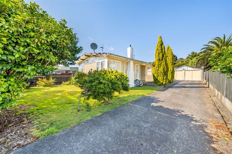 11 Kawatiri Grove, Wainuiomata, Lower Hutt - Carousel 2