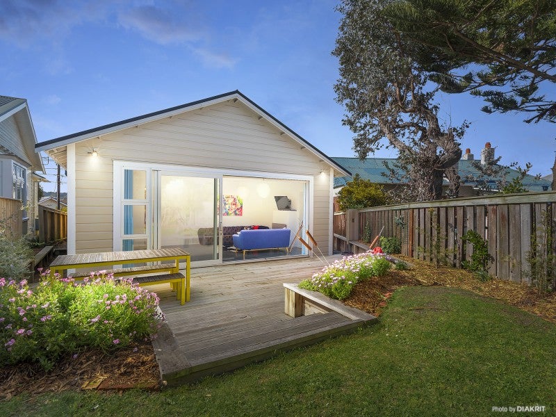 55 Palm Avenue, Lyall Bay, Wellington - Carousel 2