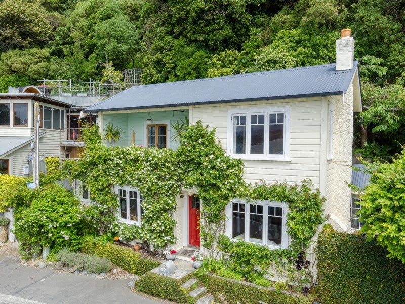 407 Karaka Bay Road, Karaka Bays, Wellington - Carousel 1