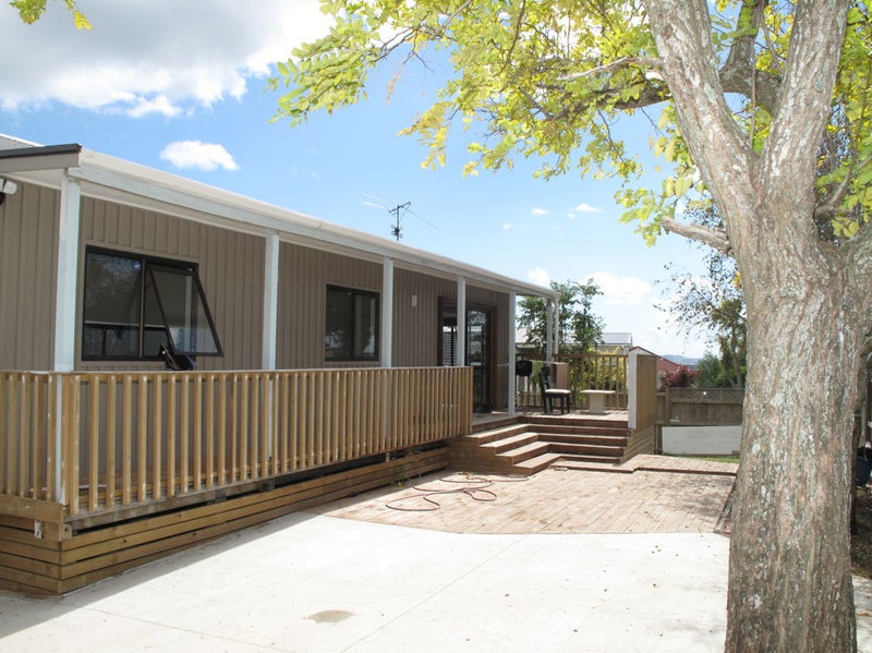 2/40 Hollyford Drive, Clover Park, Auckland - Carousel 1