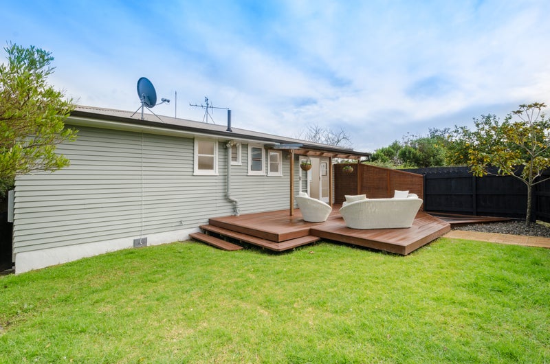 2/27 Abbotleigh Avenue, Te Atatū Peninsula, Auckland - Carousel 2