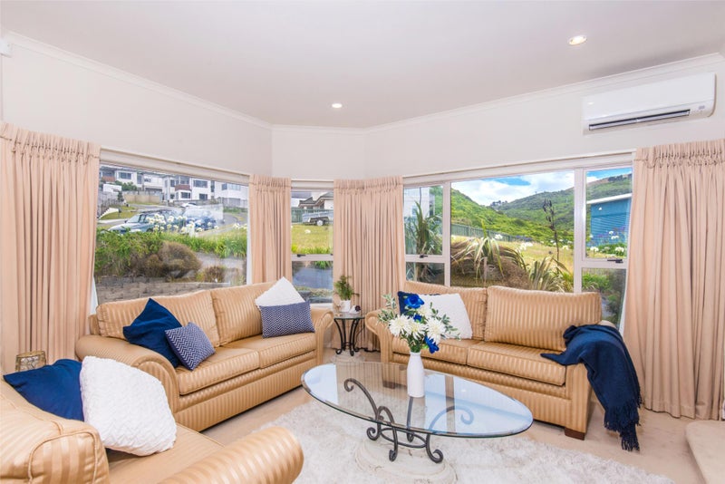 45 Tamworth Crescent, Newlands, Wellington - Carousel 1