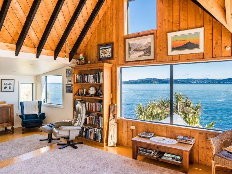 501 Marine Drive, Sunshine Bay, Lower Hutt - Carousel 2