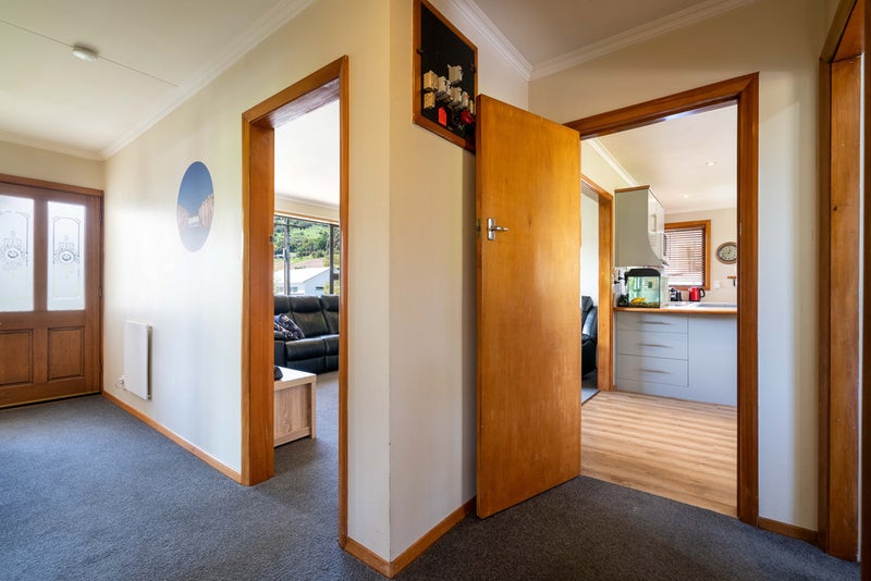 31 Elwyn Crescent, Green Island, Dunedin - Carousel 2