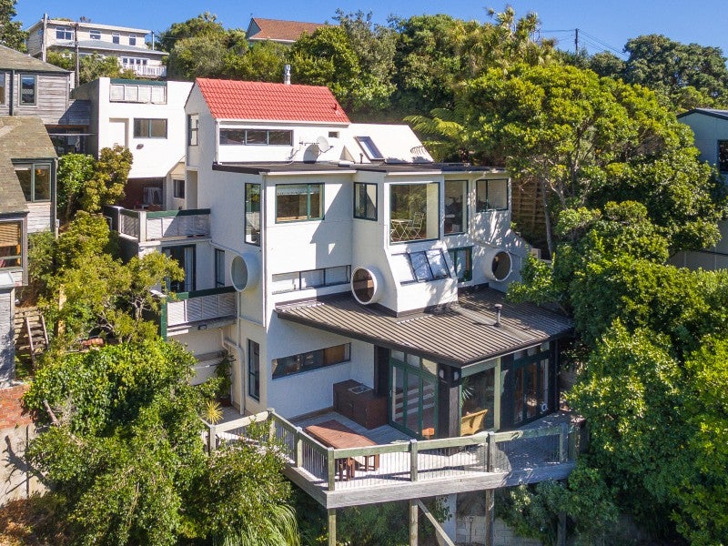 74 Ranui Crescent, Khandallah, Wellington - Carousel 1