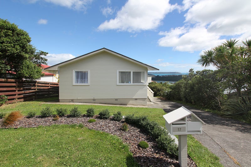 17 Limerick Grove, Ascot Park, Porirua - Carousel 1