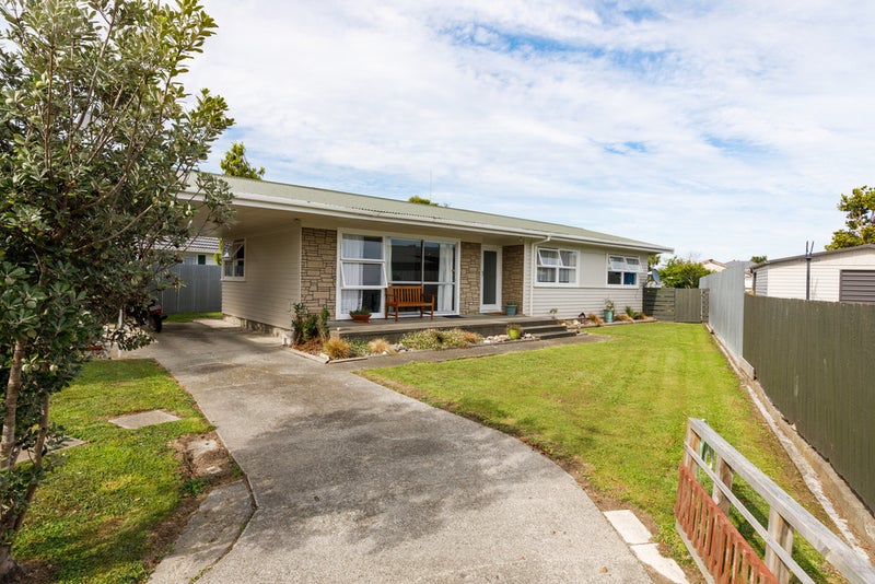 26 Apollo Parade, Milson, Palmerston North - Carousel 1