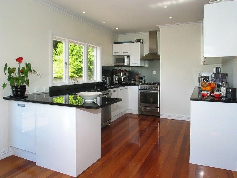 11 Ngatitoa Street, Tawa, Wellington - Carousel 2