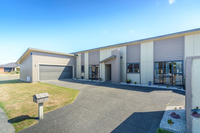 1 Orlando Way, Kelvin Grove, Palmerston North - Carousel 1