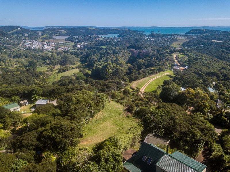 28 View Road, Ostend, Waiheke Island - Carousel 1