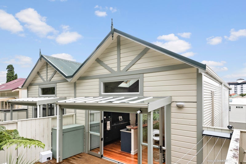 153D Grant Road, Thorndon, Wellington - Carousel 1