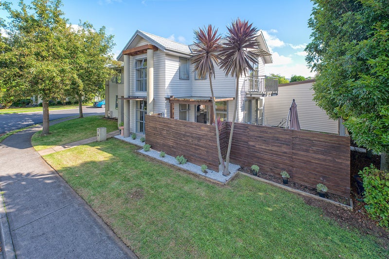 31 Figaro Crescent, Takanini, Auckland - Carousel 1