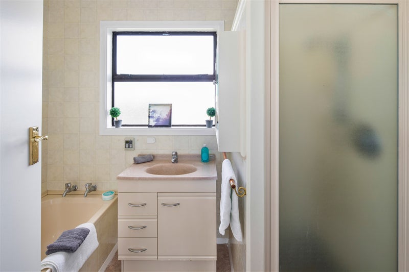 8 Bancroft Terrace, Newlands, Wellington - Carousel 2