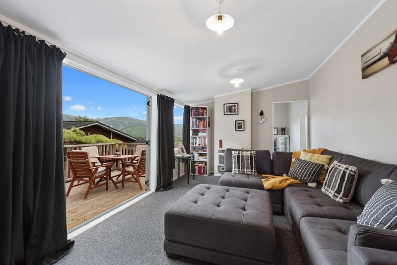 6 Duncraig Street, Silverstream, Upper Hutt - Carousel 2