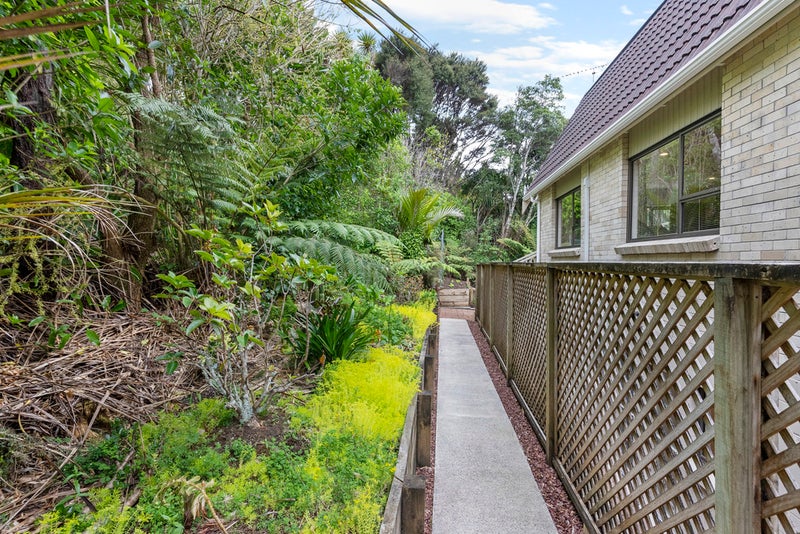 18 Atarua Gardens, Waiatarua, Auckland - Carousel 26