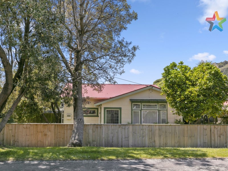 22 Miro Street, Eastbourne, Lower Hutt - Carousel 1