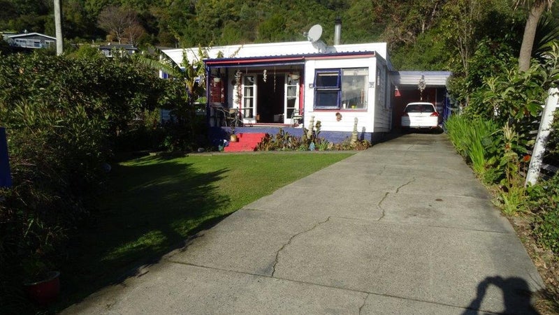 1 Arthur Crescent, Waikawa, Picton - Carousel 1