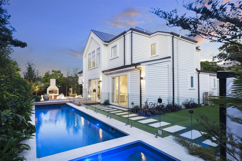 195 Fendalton Road, FENDALTON, CHRISTCHURCH - Carousel 1