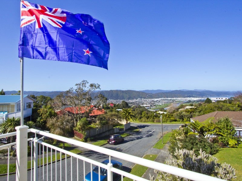 9 Taka Grove, Normandale, Lower Hutt - Carousel 2