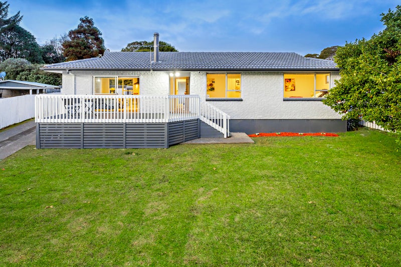 8 Glennis Place, Clendon Park, Auckland - Carousel 1