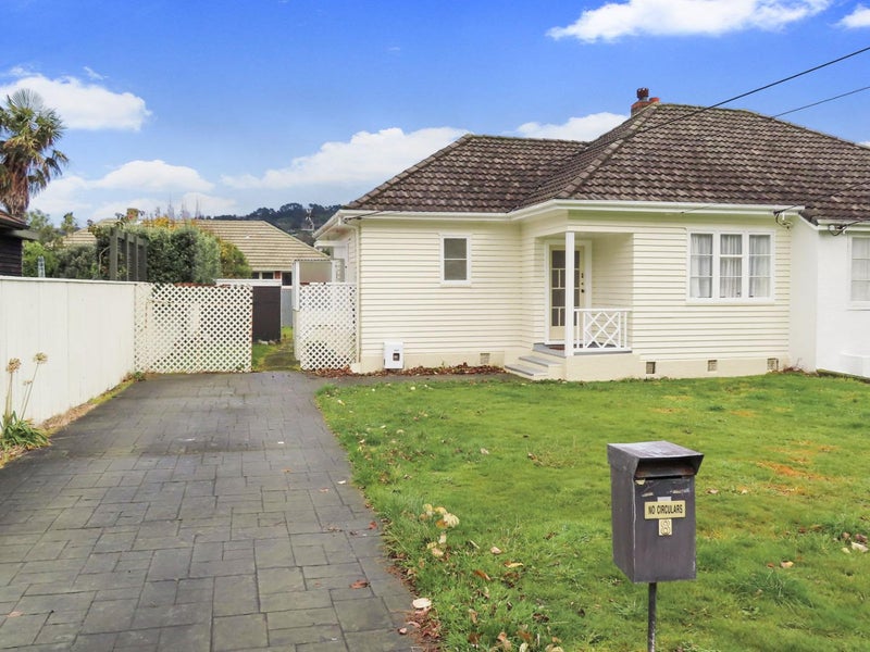 8 Okura Grove, Boulcott, Lower Hutt - Carousel 1