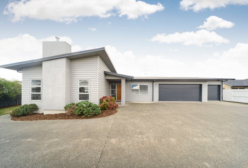 20 Rosalie Terrace, Kelvin Grove, Palmerston North - Carousel 1