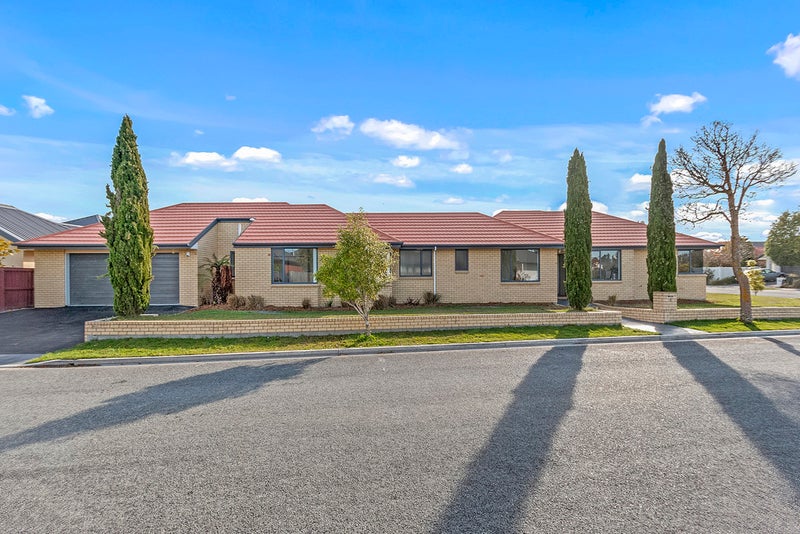 2 Courtfield Close, Parklands, Christchurch - Carousel 1