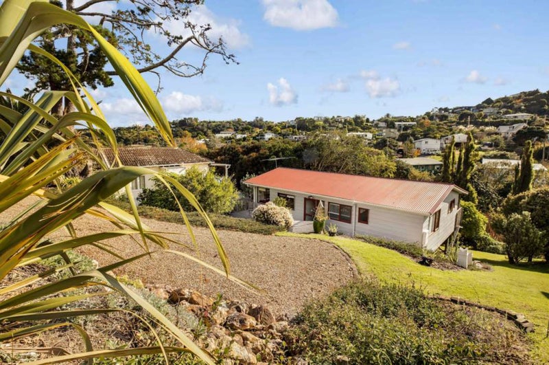 11 Ocean Road, Surfdale, Waiheke Island - Carousel 1