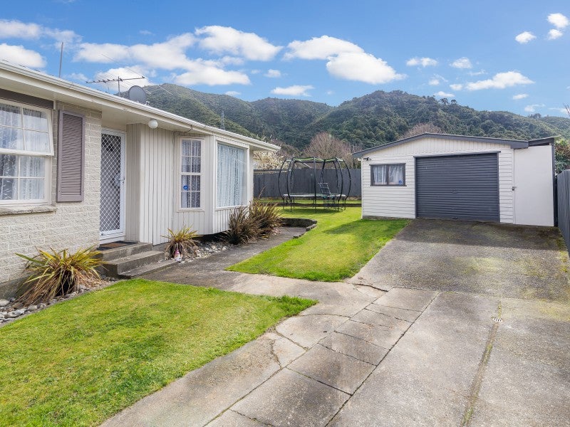 20B Denver Grove, Totara Park, Upper Hutt - Carousel 1