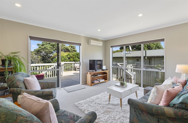 4 Corlett Road, Plimmerton, Porirua - Carousel 2