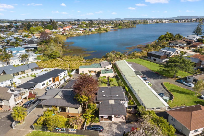 2B Lake Crescent, Hamilton Lake, Hamilton - Carousel 1