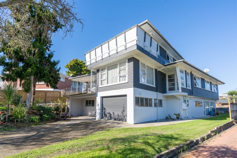 16 Sutton Crescent, Hillcrest, Hamilton - Carousel 1