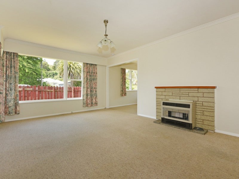 12 Moeraki Road, Maoribank, Upper Hutt - Carousel 2