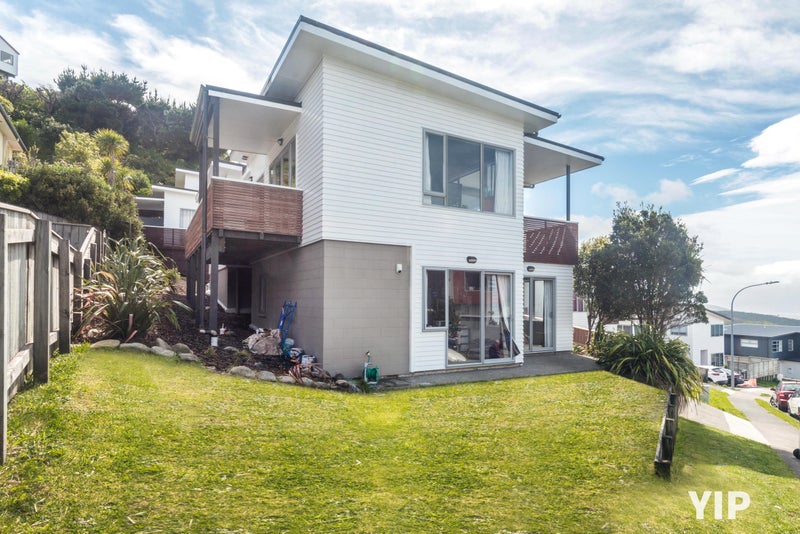 19 Tamworth Crescent, Newlands, Wellington - Carousel 2
